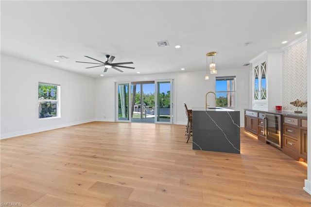 1836 Harbor LN, Naples, FL 34104