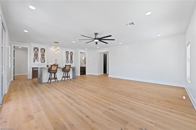 1836 Harbor LN, Naples, FL 34104