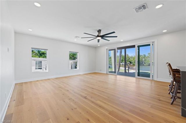 1836 Harbor LN, Naples, FL 34104