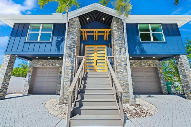 1836 Harbor LN, Naples, FL 34104