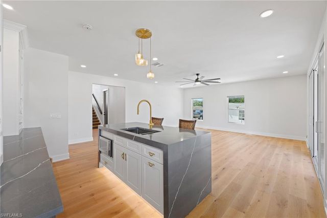 1836 Harbor LN, Naples, FL 34104