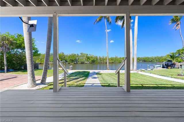 1836 Harbor LN, Naples, FL 34104