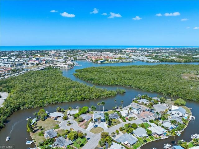 1836 Harbor LN, Naples, FL 34104