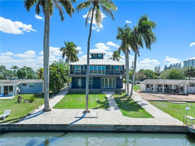 1836 Harbor LN, Naples, FL 34104