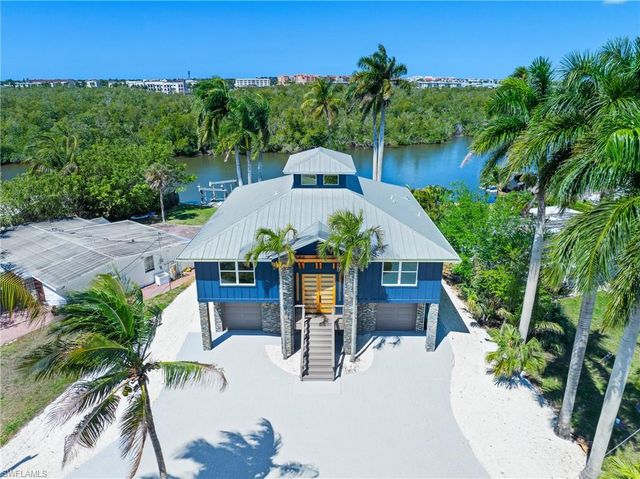 1836 Harbor LN, Naples, FL 34104