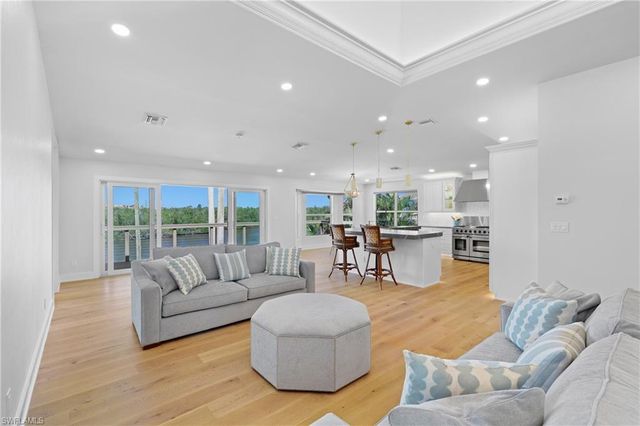 1836 Harbor LN, Naples, FL 34104