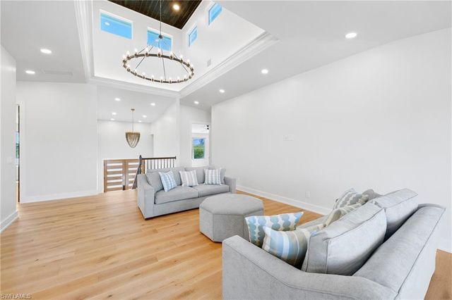 1836 Harbor LN, Naples, FL 34104