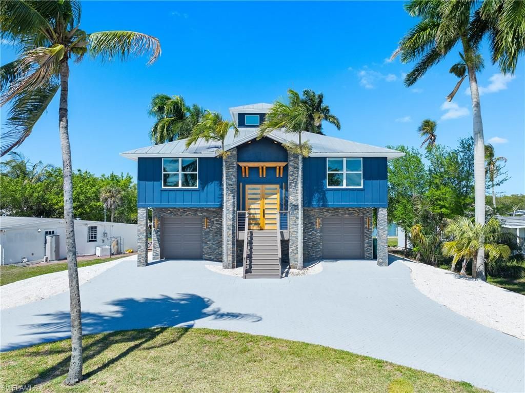 1836 Harbor LN, Naples, FL 34104