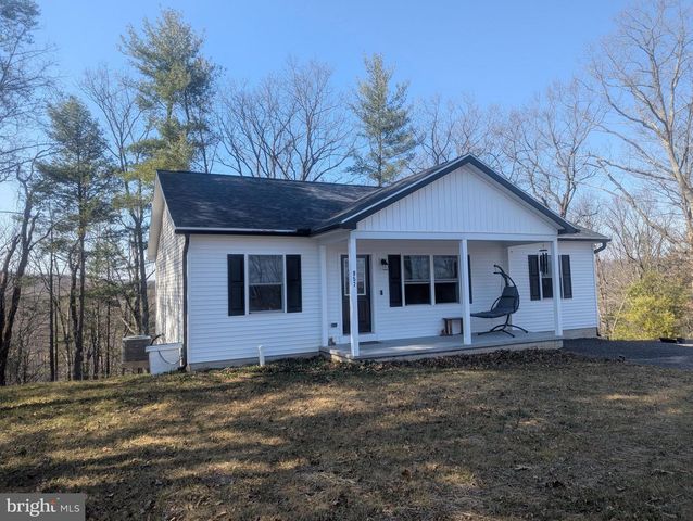 957 LONGVIEW DR, Berkeley Springs, WV 25411