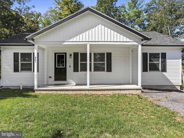 957 LONGVIEW DR, Berkeley Springs, WV 25411