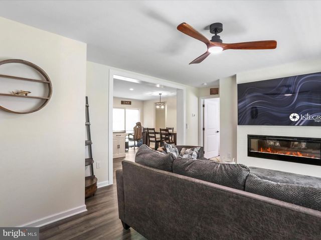 957 LONGVIEW DR, Berkeley Springs, WV 25411