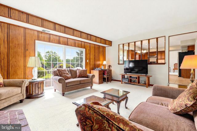 22 WOODSTOCK CIR, Collegeville, PA 19426