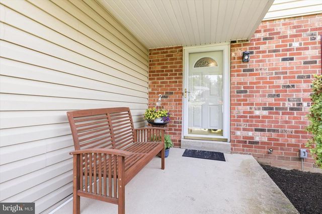 22 WOODSTOCK CIR, Collegeville, PA 19426
