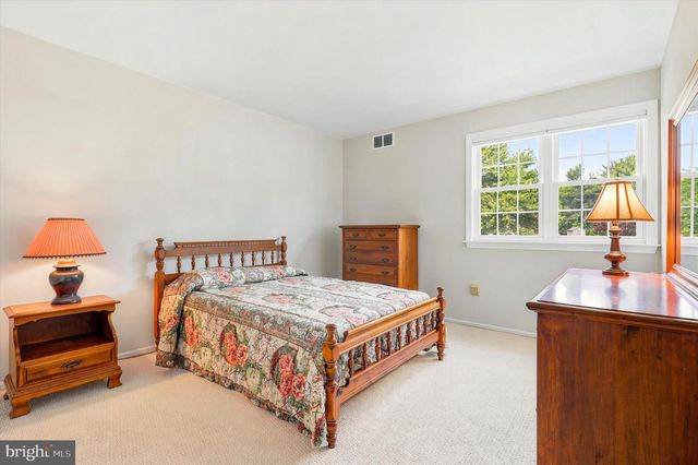 22 WOODSTOCK CIR, Collegeville, PA 19426