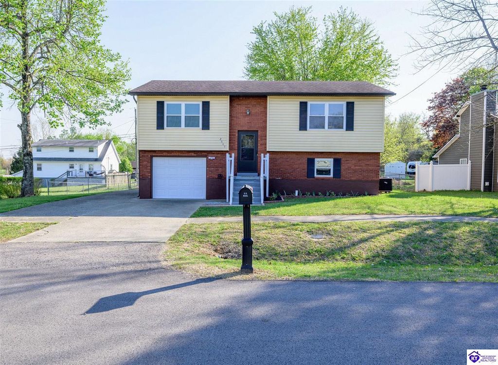 2669 Lake Road North, Radcliff, KY 40160