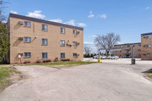 3155 Old Highway 8 306, Roseville, MN 55418