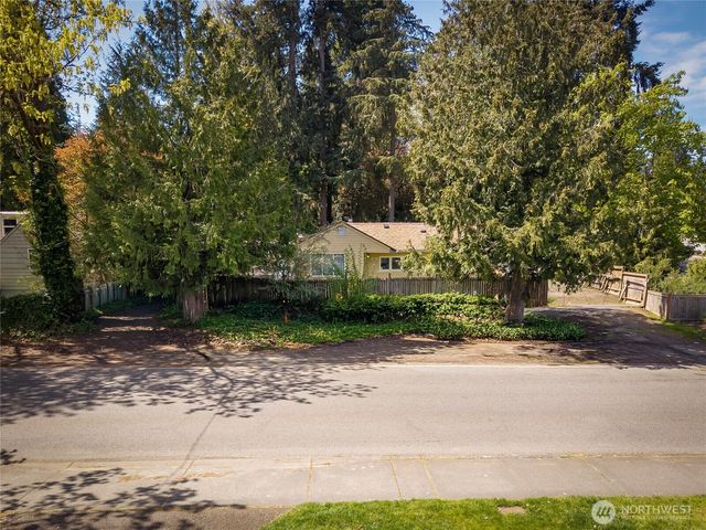 17427 10th Avenue NE, Shoreline, WA 98155