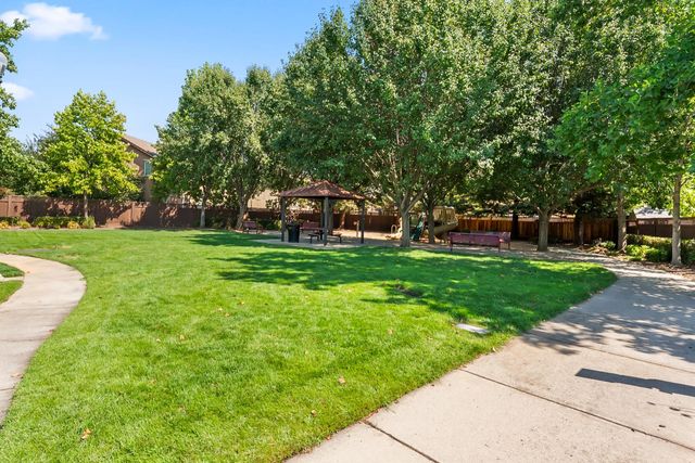 1096 Landmark Cir, Lincoln, CA 95648