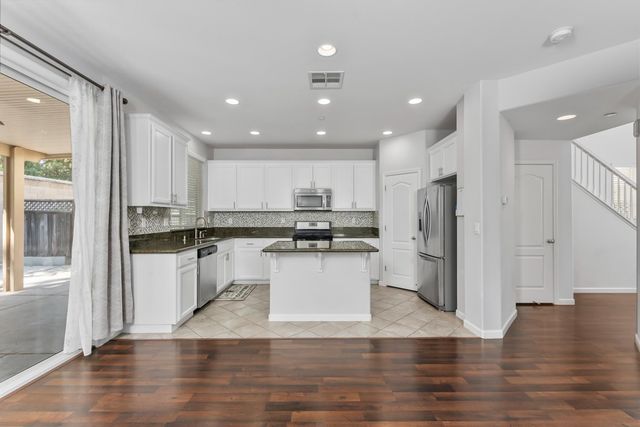 1096 Landmark Cir, Lincoln, CA 95648