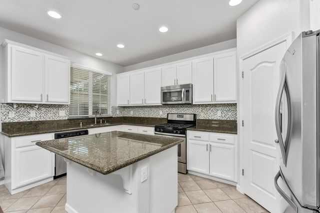 1096 Landmark Cir, Lincoln, CA 95648