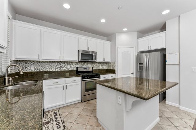 1096 Landmark Cir, Lincoln, CA 95648