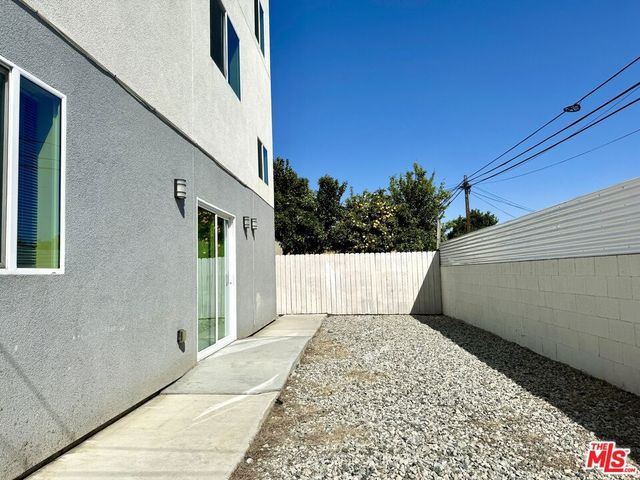 1002 E 33rd Street 3, Los Angeles, CA 90011