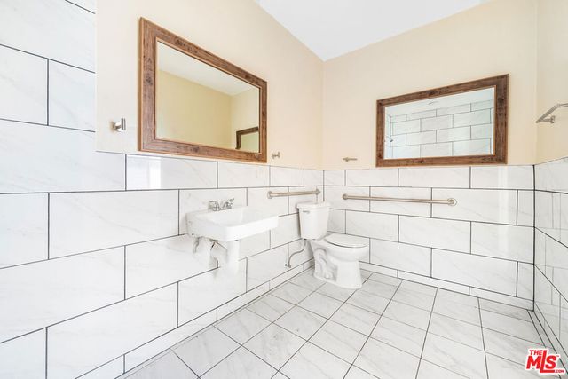 1002 E 33rd Street 3, Los Angeles, CA 90011