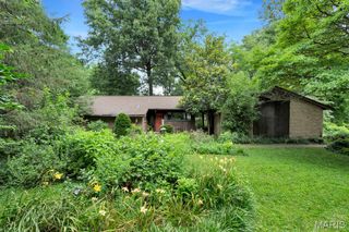 10 Sassafras Manor, Ferguson, MO 63135