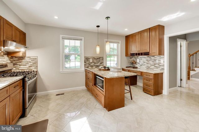 8825 STARK RD, Annandale, VA 22003