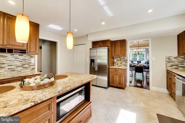 8825 STARK RD, Annandale, VA 22003