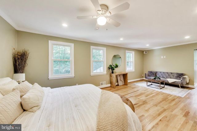 8825 STARK RD, Annandale, VA 22003