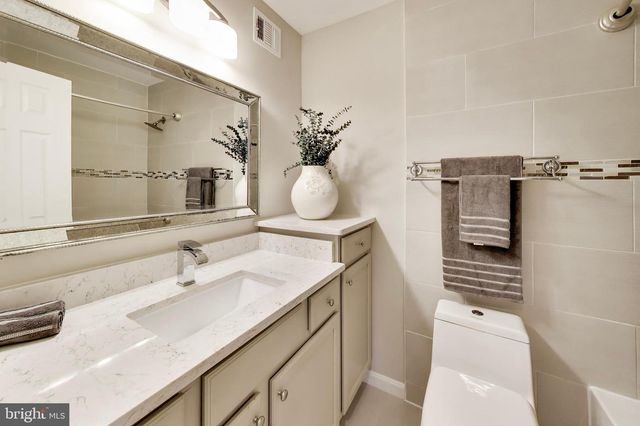 8825 STARK RD, Annandale, VA 22003