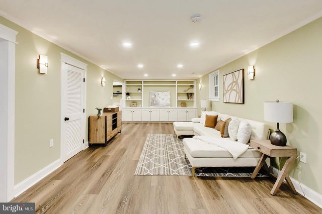 8825 STARK RD, Annandale, VA 22003