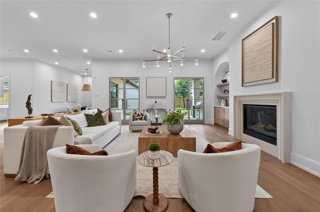 515 W 33rd Street, Houston, TX 77018