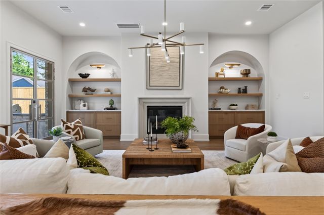 515 W 33rd Street, Houston, TX 77018