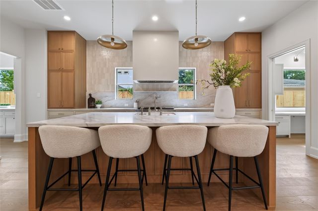 515 W 33rd Street, Houston, TX 77018