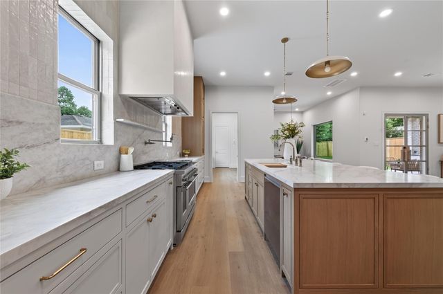 515 W 33rd Street, Houston, TX 77018