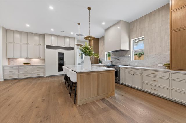 515 W 33rd Street, Houston, TX 77018