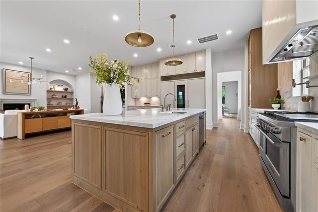 515 W 33rd Street, Houston, TX 77018