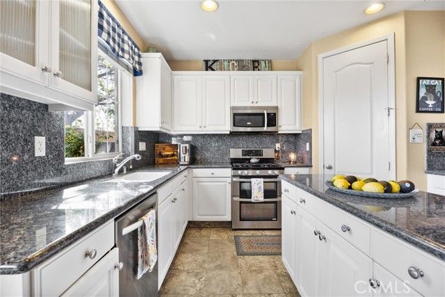 6119 Pilar Way, Bakersfield, CA 93306