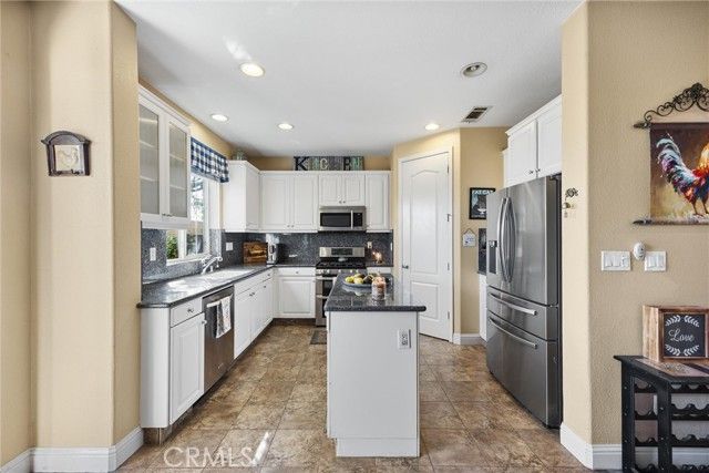 6119 Pilar Way, Bakersfield, CA 93306