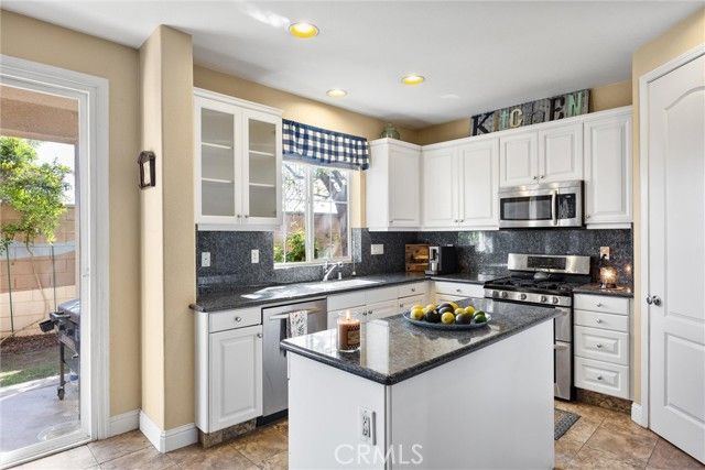 6119 Pilar Way, Bakersfield, CA 93306