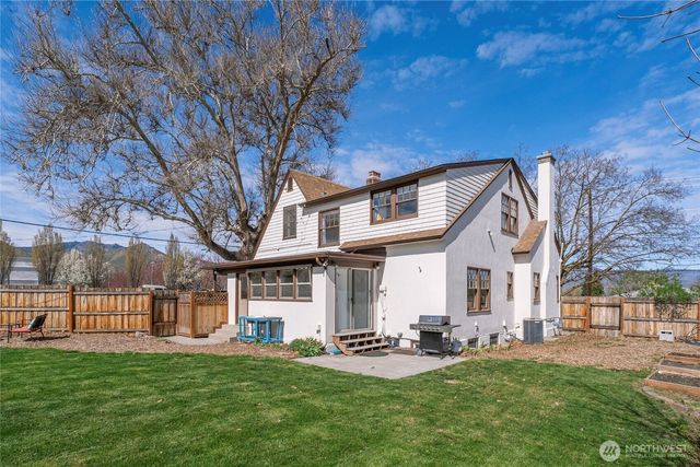 841 Red Apple Road, Wenatchee, WA 98801