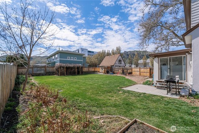841 Red Apple Road, Wenatchee, WA 98801
