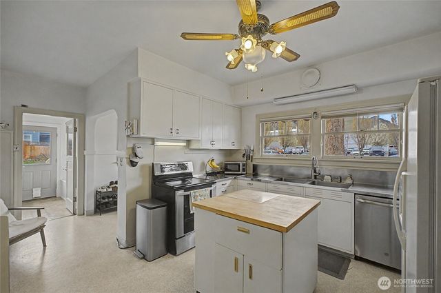 841 Red Apple Road, Wenatchee, WA 98801