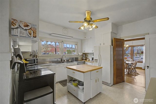 841 Red Apple Road, Wenatchee, WA 98801