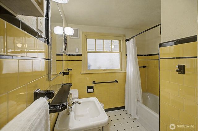 841 Red Apple Road, Wenatchee, WA 98801