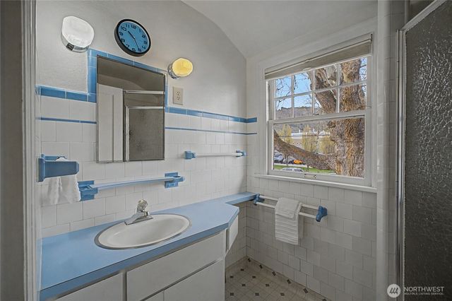 841 Red Apple Road, Wenatchee, WA 98801