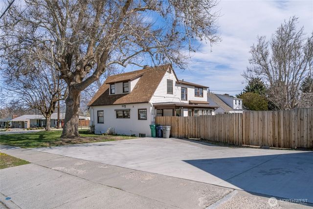 841 Red Apple Road, Wenatchee, WA 98801