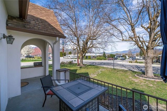 841 Red Apple Road, Wenatchee, WA 98801